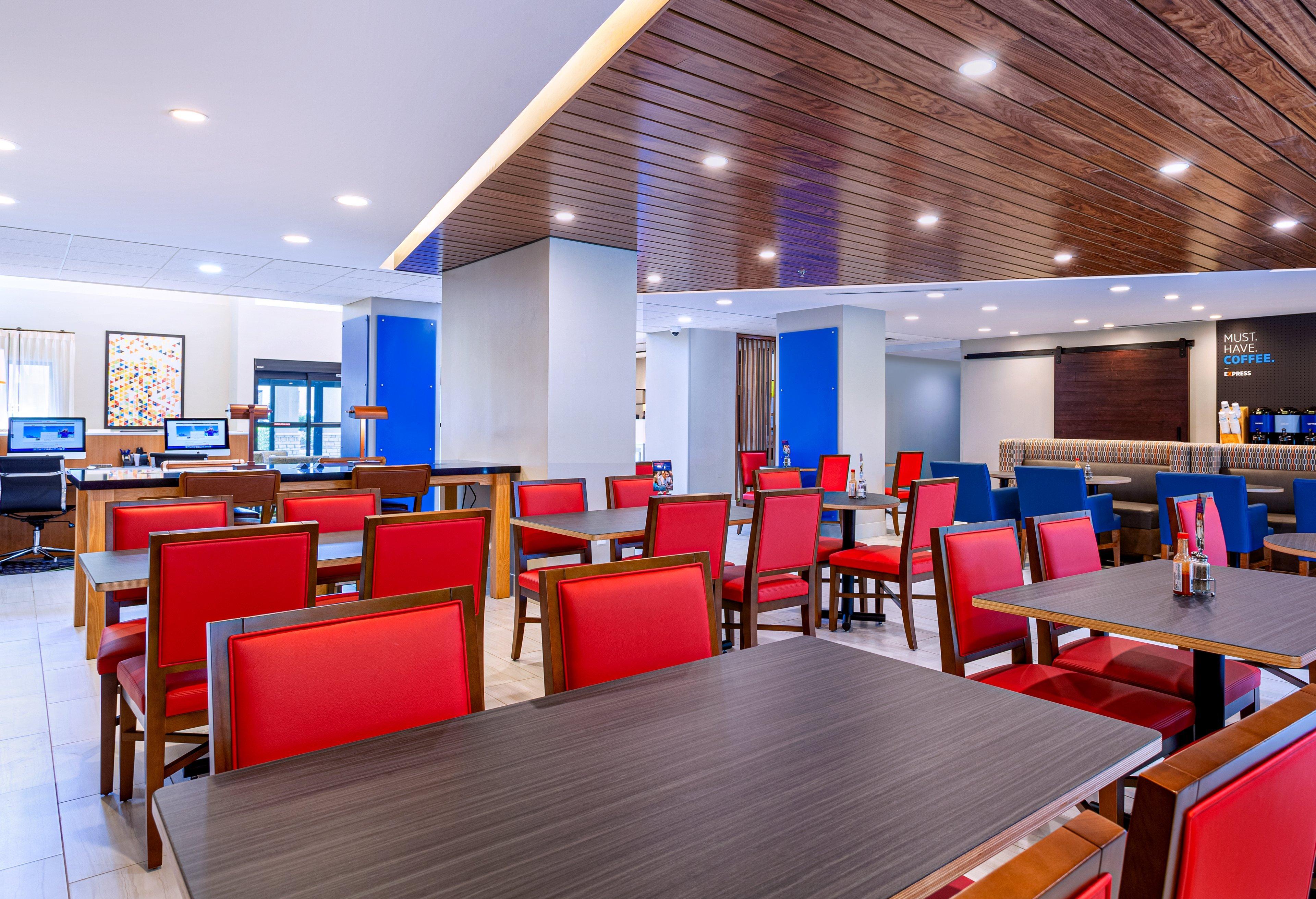 Holiday Inn Express Tampa-Brandon By Ihg Exterior photo
