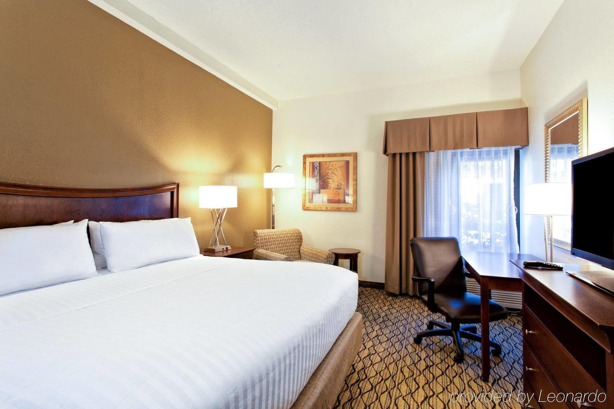Holiday Inn Express Tampa-Brandon By Ihg Exterior photo