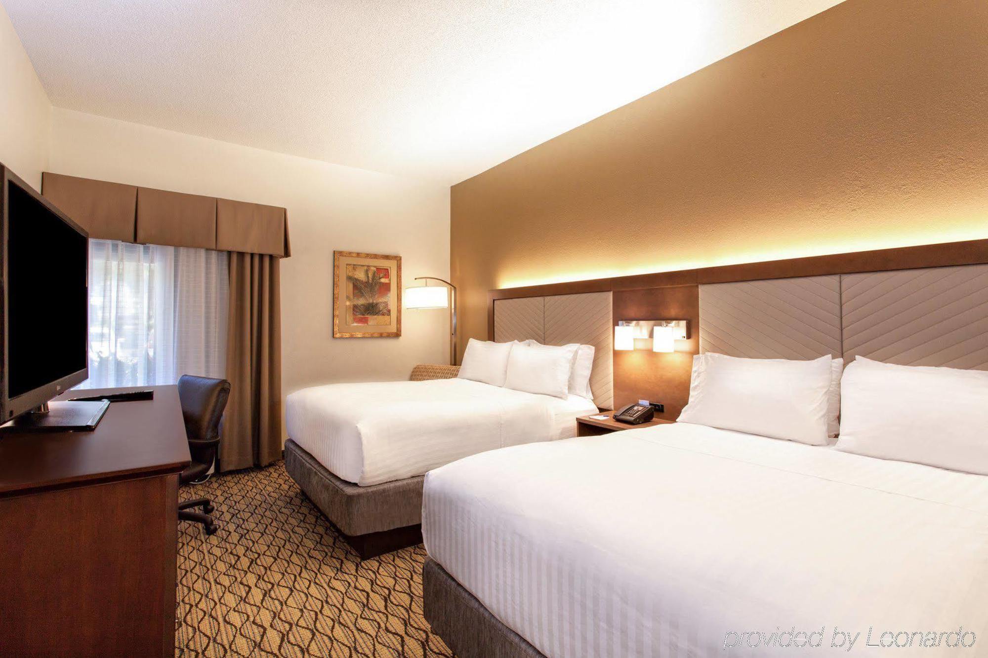 Holiday Inn Express Tampa-Brandon By Ihg Exterior photo