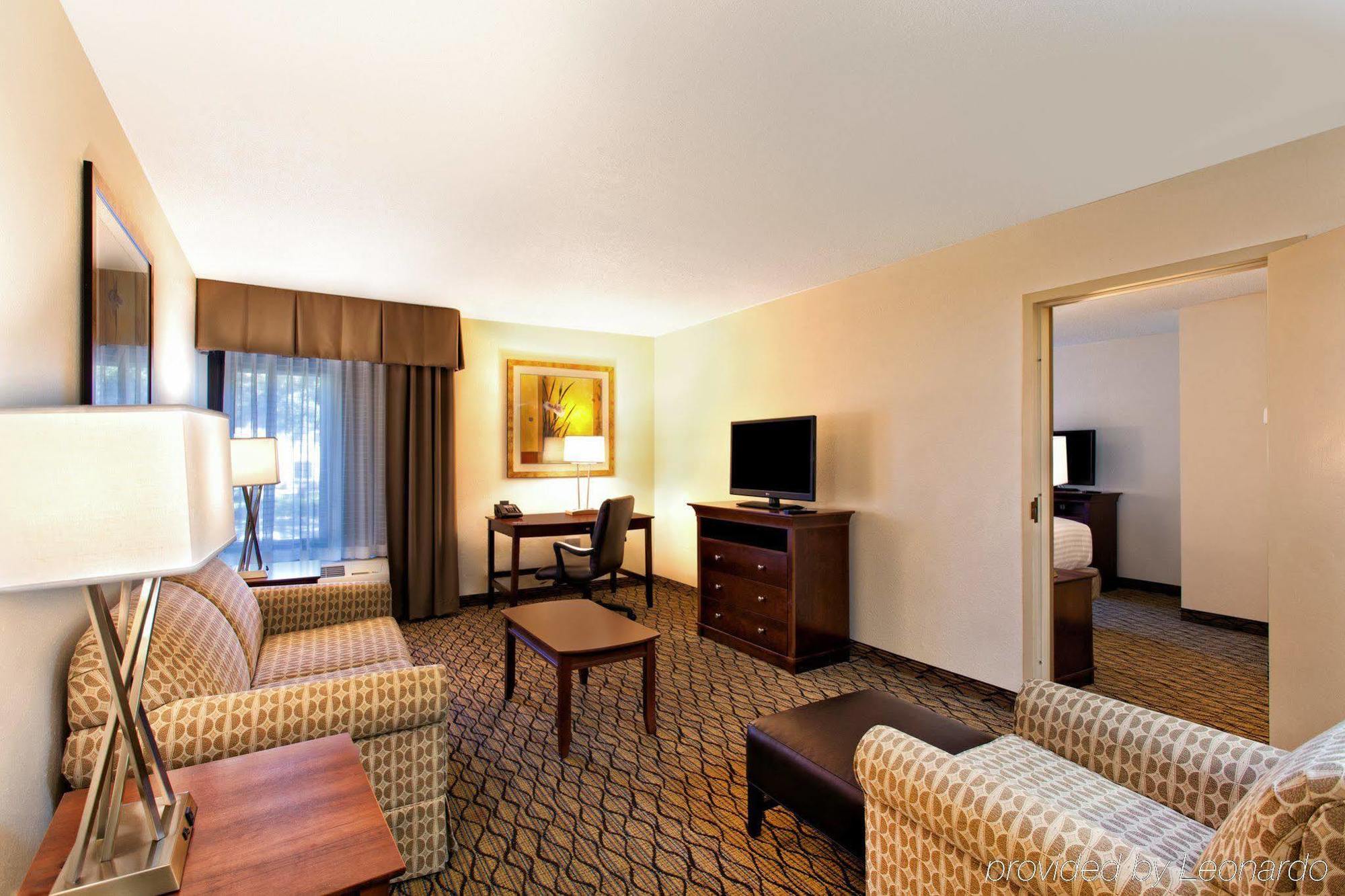 Holiday Inn Express Tampa-Brandon By Ihg Exterior photo