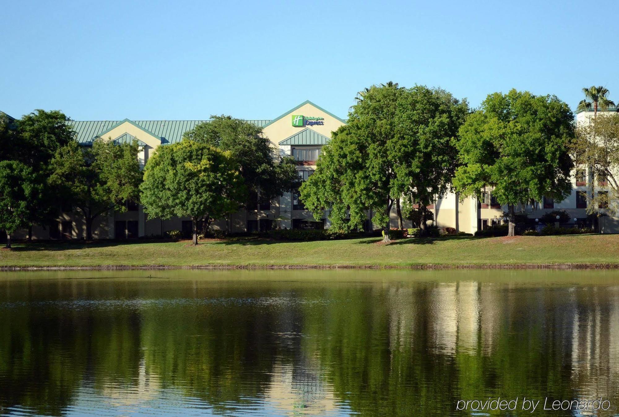Holiday Inn Express Tampa-Brandon By Ihg Exterior photo