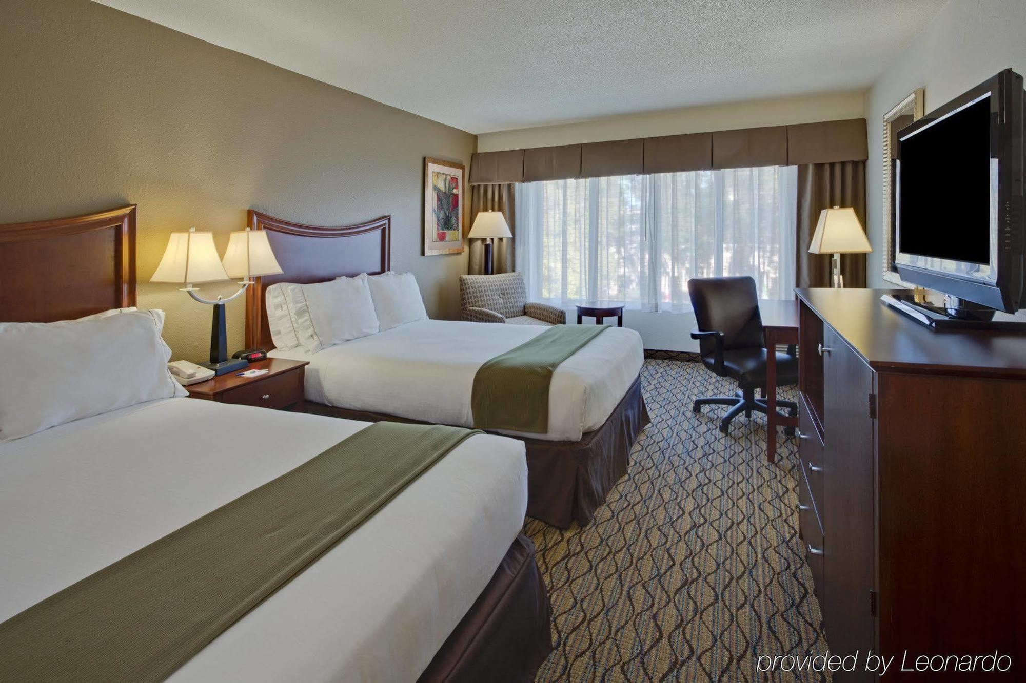 Holiday Inn Express Tampa-Brandon By Ihg Exterior photo