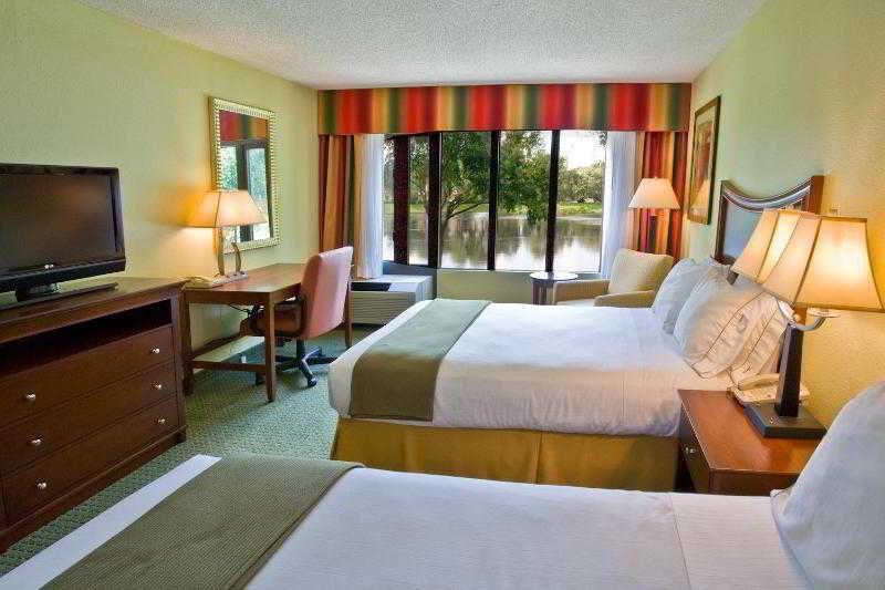 Holiday Inn Express Tampa-Brandon By Ihg Exterior photo